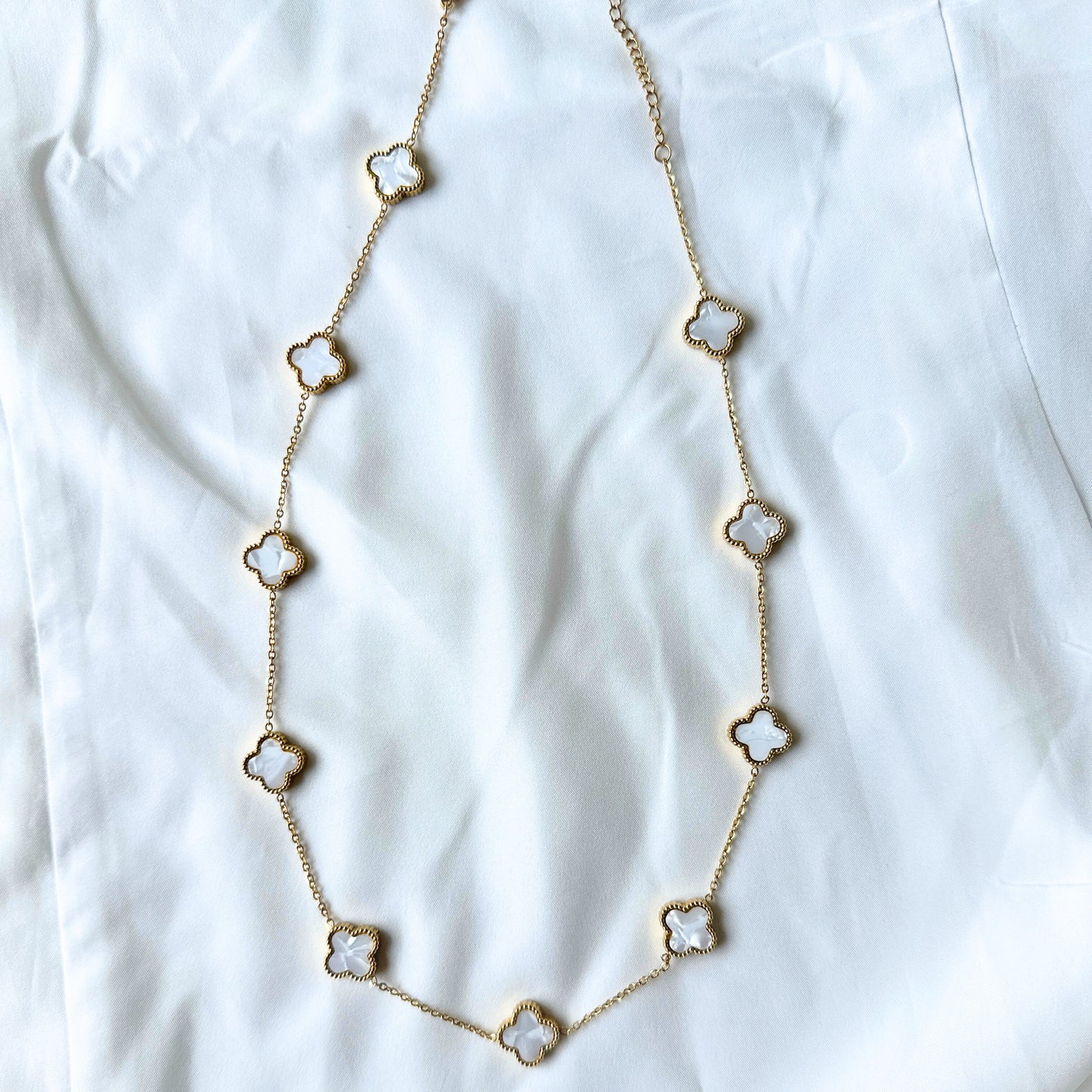 HALSBAND - 10 LEAF VIT & GULD