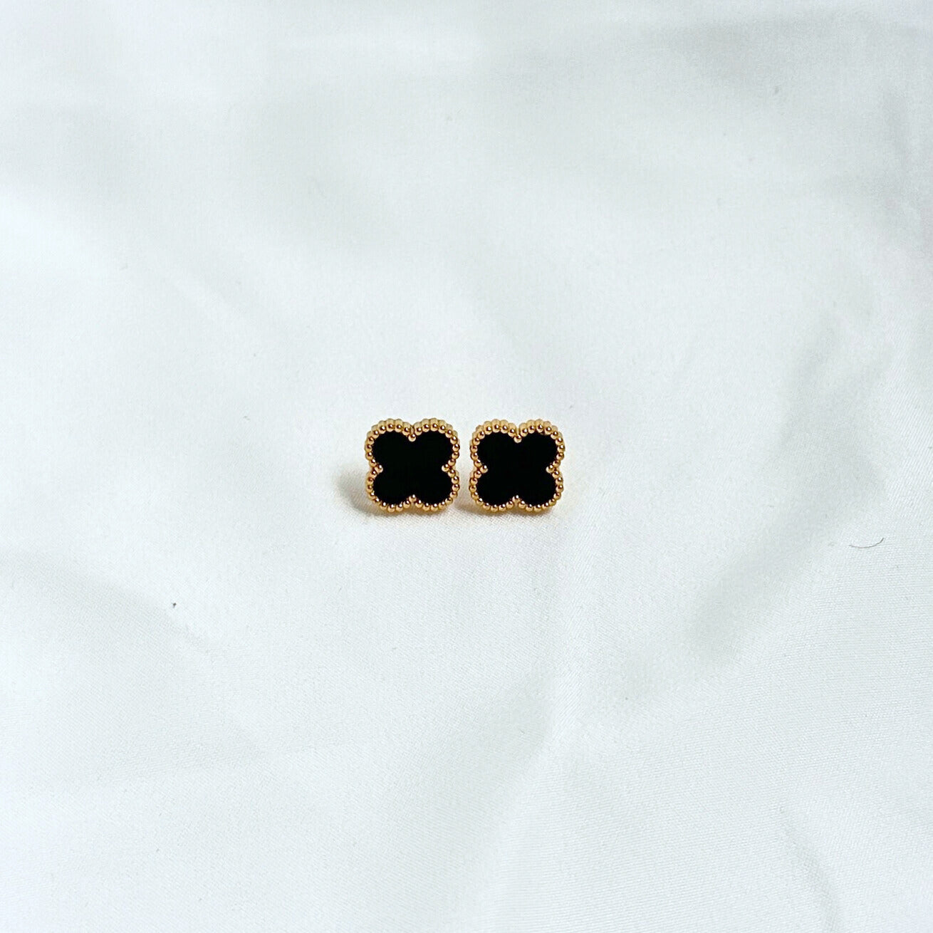 ÖRHÄNGEN - SVART & GULD